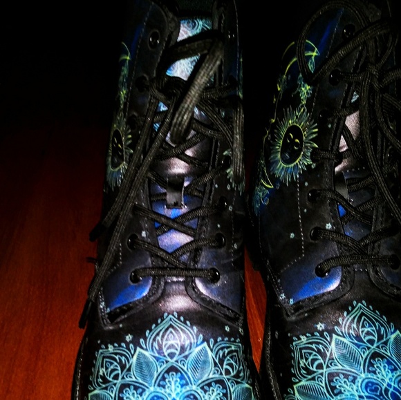 yes we vibe aqua shoes